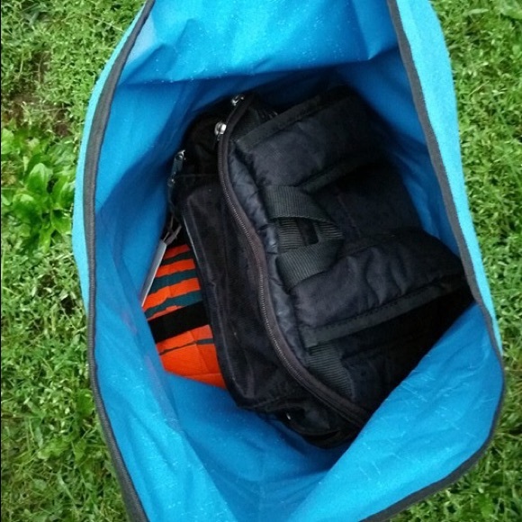 Waterproof Sports Bag - Picture 2 of 7